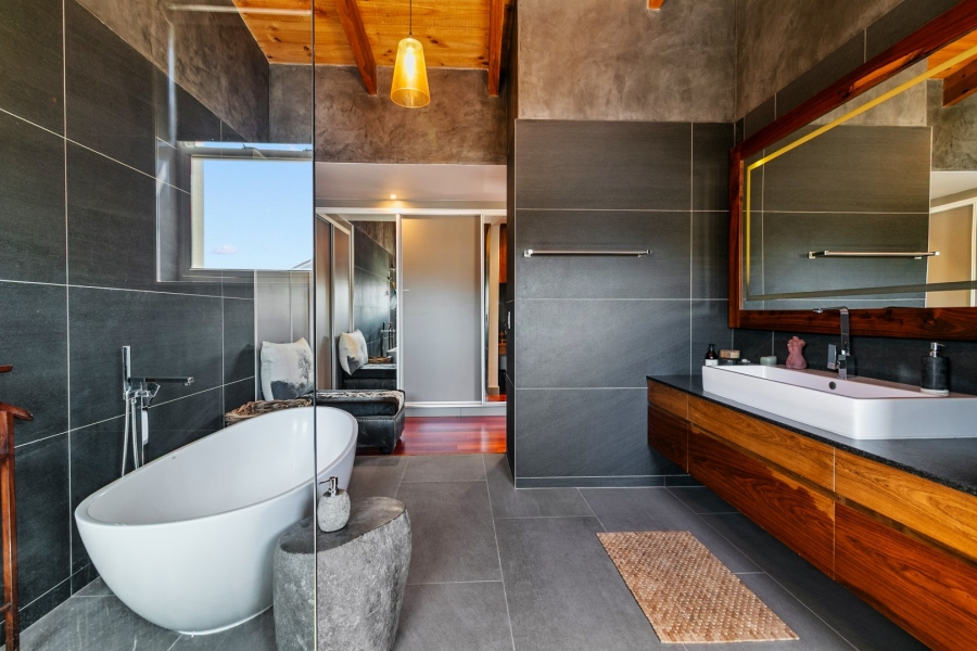 4 Bedroom Property for Sale in Buffalo Bay Western Cape